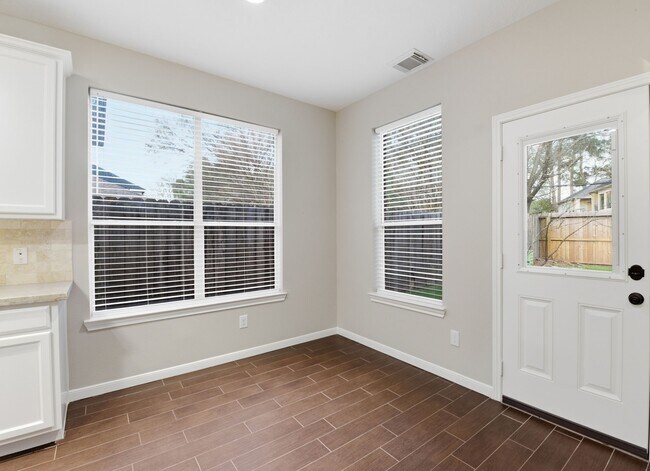 Building Photo - 25542 Saddlebrook Village Dr
