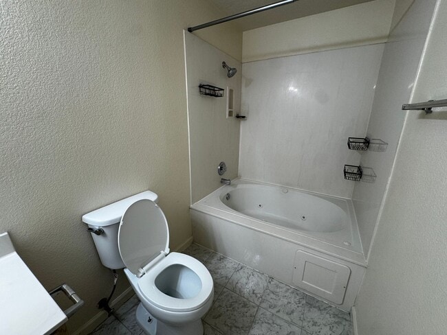 Building Photo - Great 3BR Home Near Cottonwood Mall!!