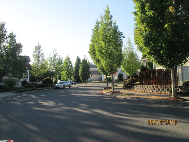 Building Photo - Excellent Location in Fishers Landing near...