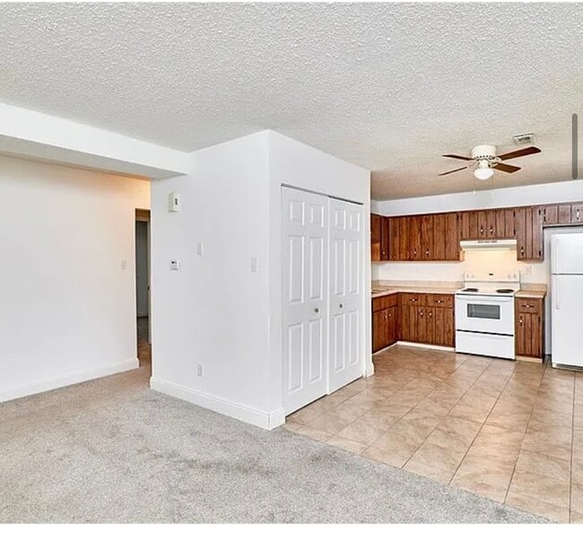 Building Photo - 285 Mount Everest Dr