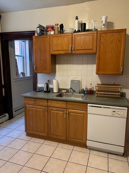 Building Photo - 65 Lake Pl