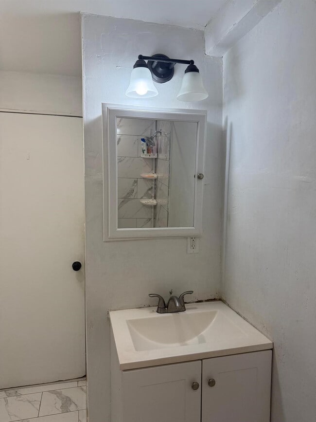 Building Photo - 1116 W 32nd St