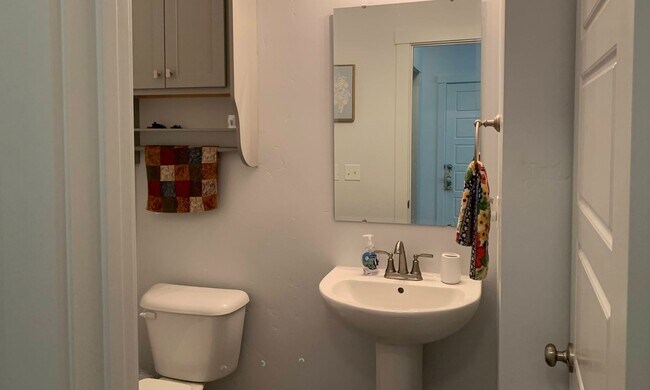 Building Photo - 4 bedrooms upstairs PLUS an OFFICE on the ...