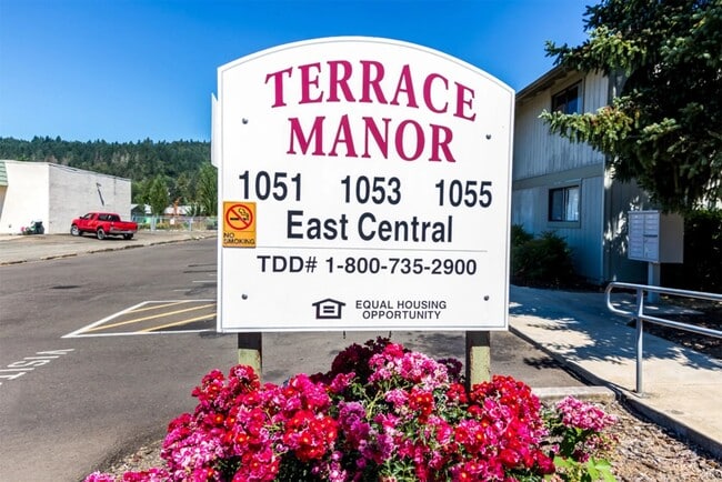 Building Photo - 1051 E Central Ave