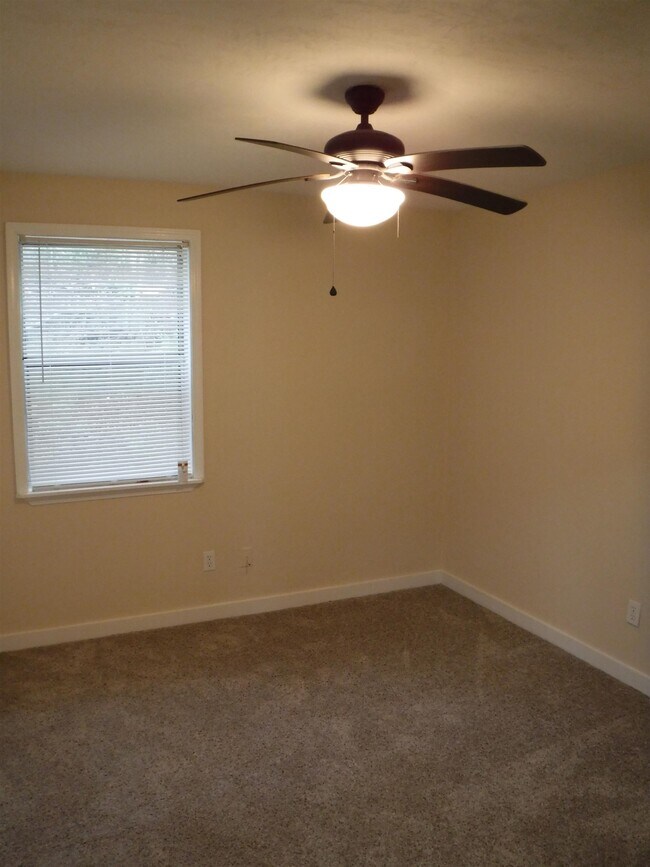 Building Photo - 2308 Sylvan Ct