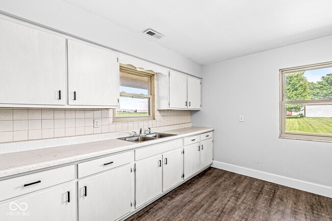 Building Photo - 4307 E 550 S