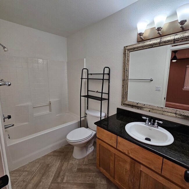 Building Photo - Spacious and Upgraded 2 Bedroom 2 Bath Pet...