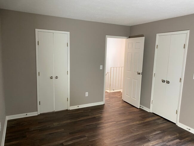 Master Bedroom with ensuite and walk-in closet - 8555 Island Pines Dr