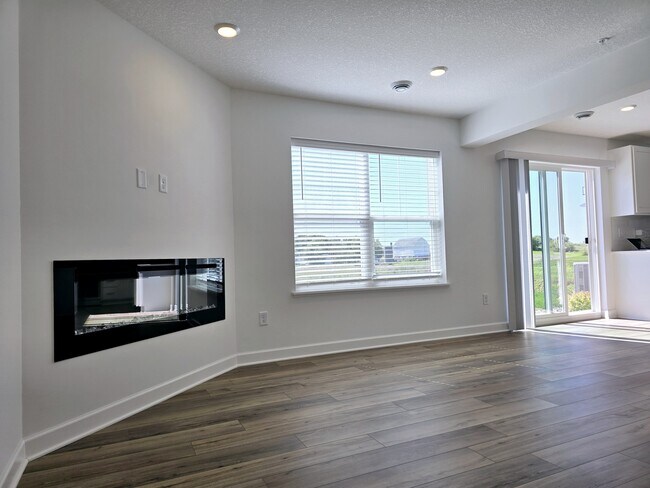 Building Photo - 1103 Middlefield Rd