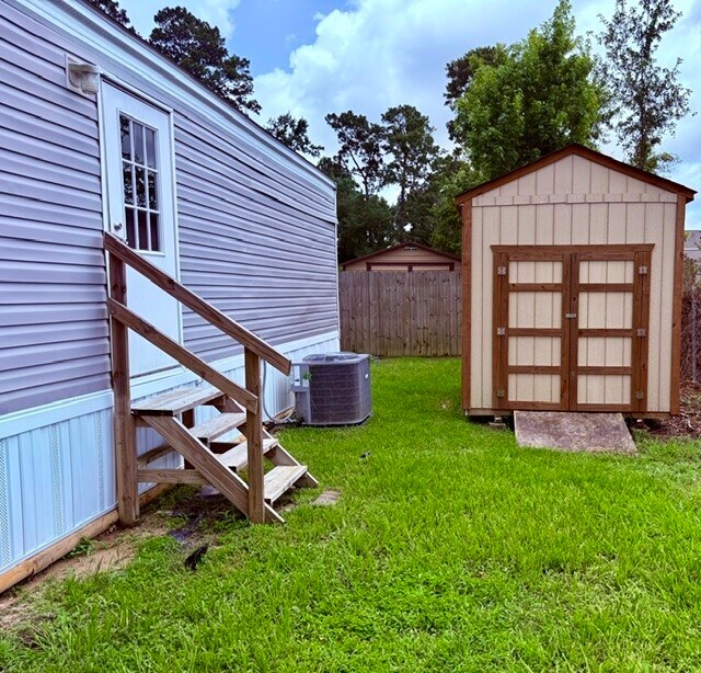Building Photo - 18771 Forest Ln Cir