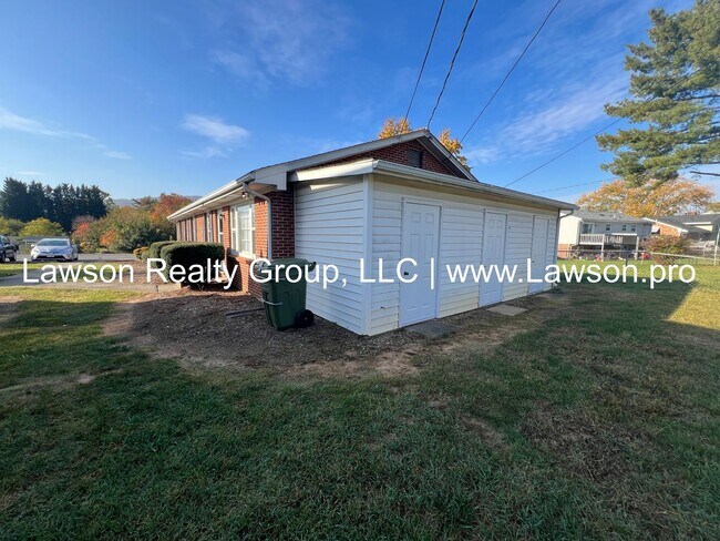 Building Photo - Moran 623-625