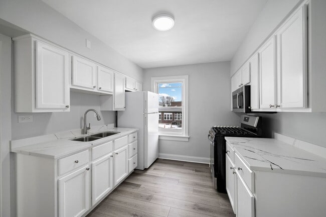 Building Photo - 423 Funston Ave