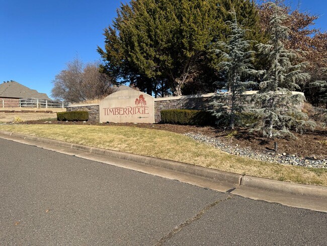 Building Photo - Spacious & Modern Home - 10 Minutes from Tinker AFB!