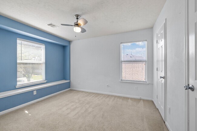 Building Photo - 2715 Skyview Knoll Ct