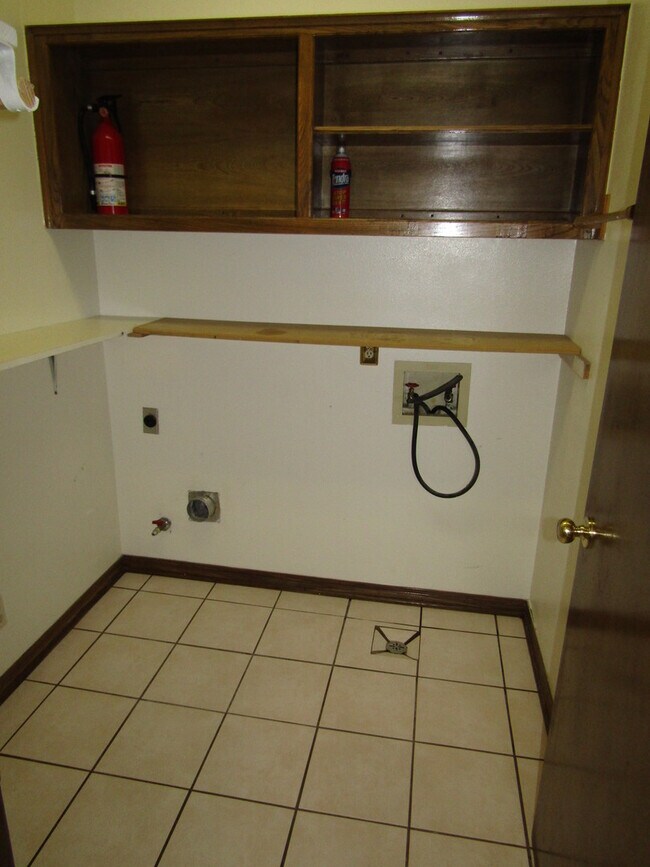 Building Photo - 6106 John Chisum Ln