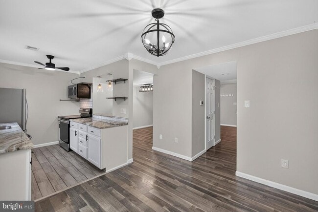 Building Photo - 8808 Eureka Ln
