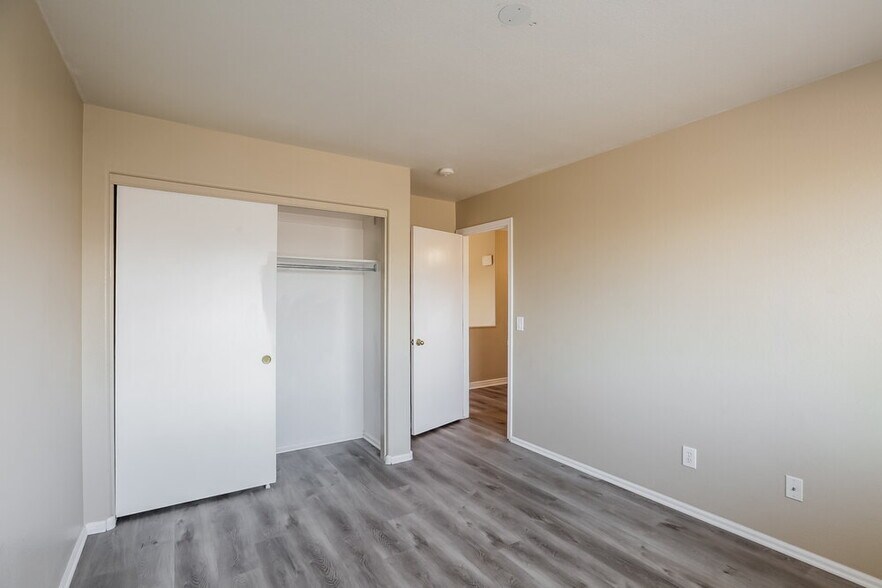 Building Photo - 7734 S 47th Ln