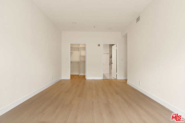 Building Photo - 1315 S Saltair Ave