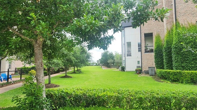 Building Photo - 9450 London Bridge Station