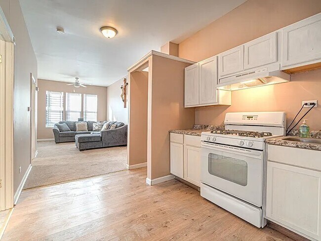 Building Photo - 1144 W 68th St