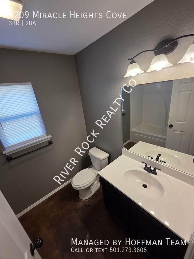 Building Photo - 3209 Miracle Heights Cove