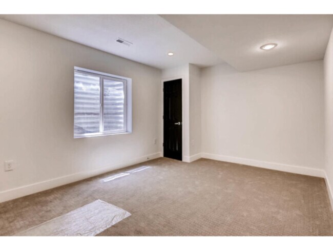 Building Photo - 15576 Olmsted Pl