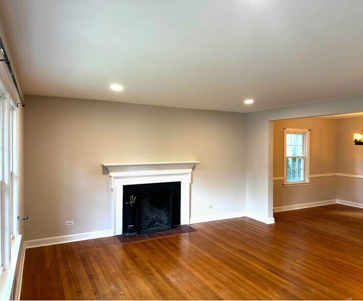 Building Photo - 411 Moseley Dr