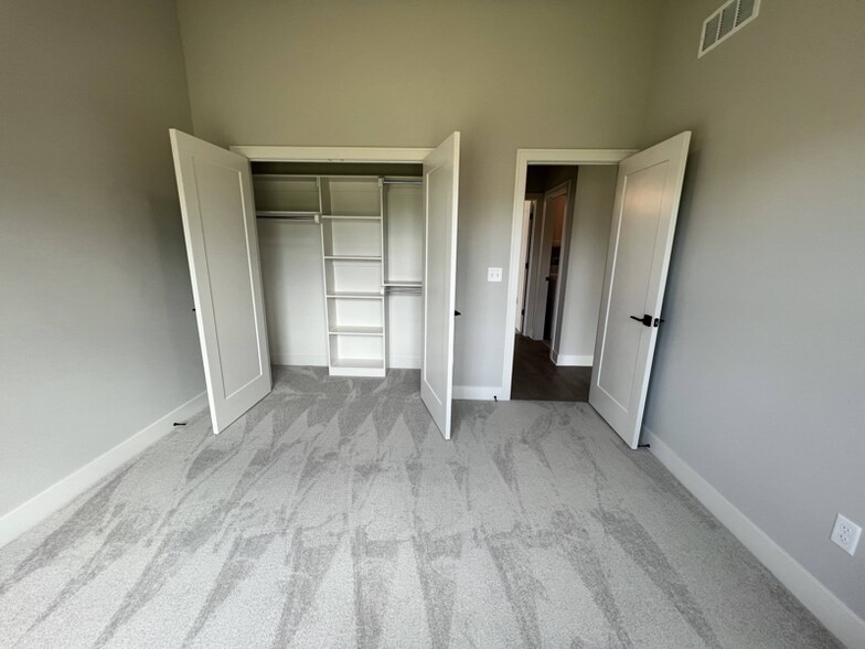 Building Photo - 1299 SW Heartwood Dr