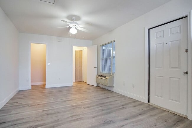 Building Photo - Studio in Davenport now available!