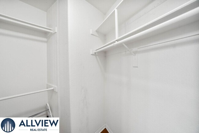 Building Photo - Fully Furnished Townhome with Attached Garage in Aliso Viejo!