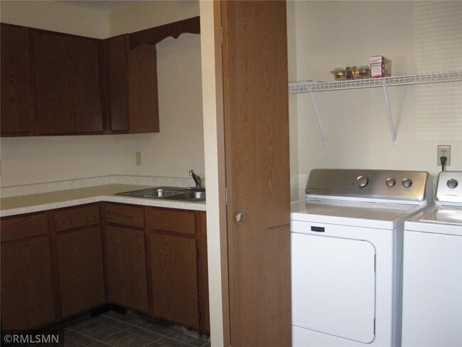 Building Photo - 1380 Heritage Dr