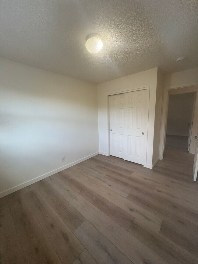 Building Photo - sim614/616