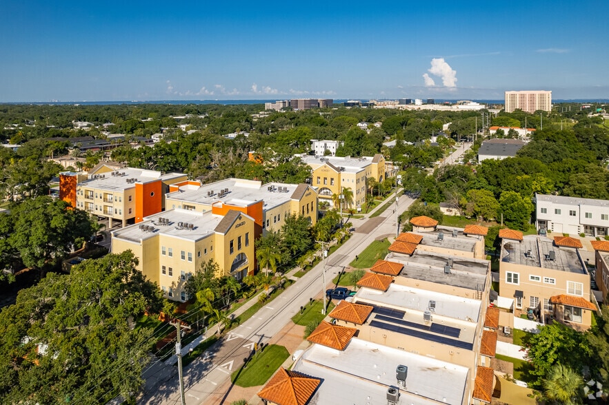 406 N Hubert Ave Tampa, FL - Adagio at Westshore Palms