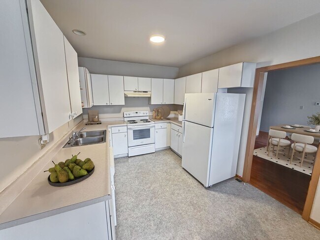 Building Photo - 5212 Lincoln Way