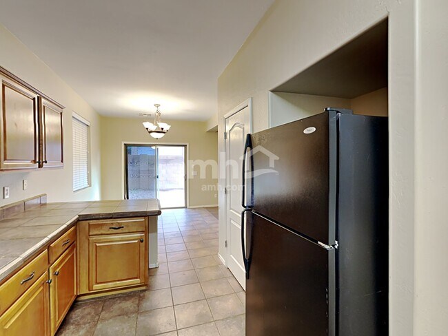 Building Photo - 3860 E Flower St