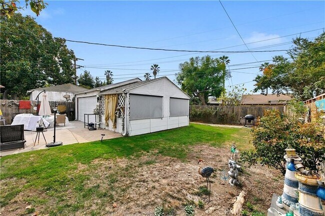 Building Photo - 3907 Edgehill Dr