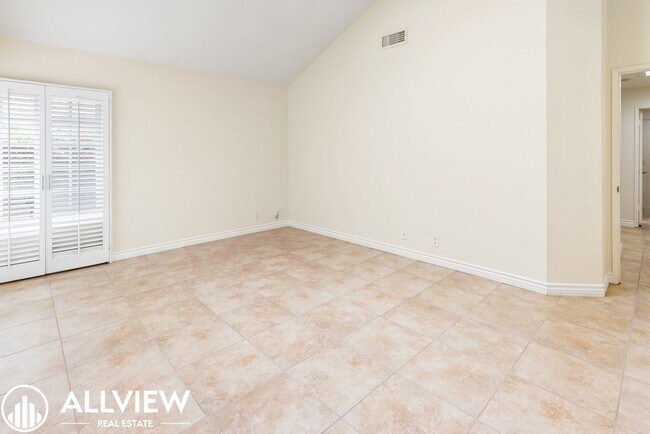 Building Photo - Elegant 3 Bed 2 Bath Home Available in the Heart of Woodbridge!