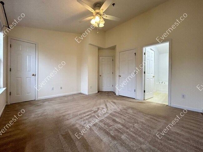 Building Photo - 128 Weatherstone Square Dr
