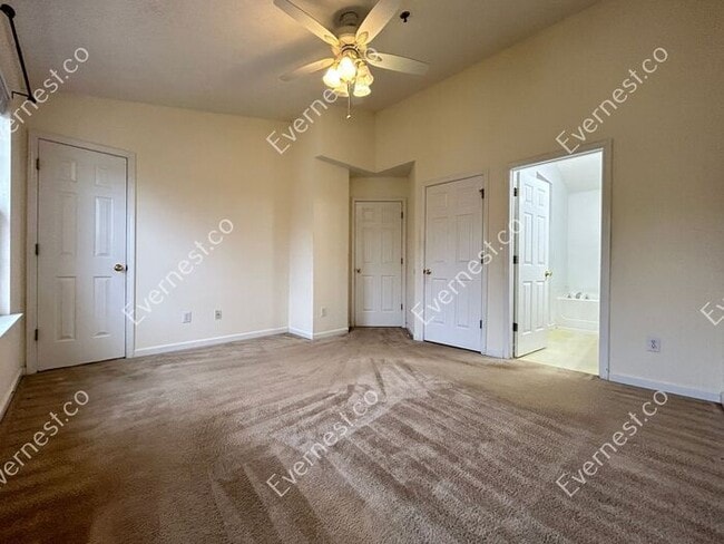Building Photo - Bright 3-Bedroom Townhome with Ample Space...
