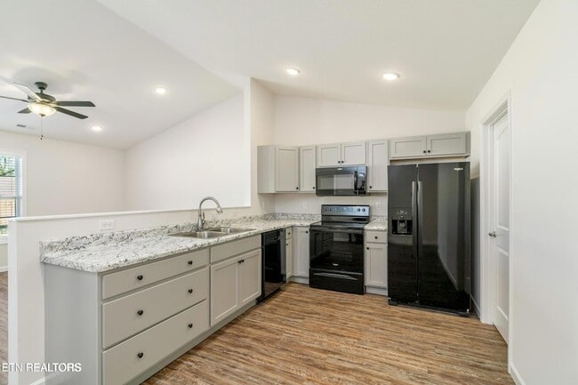 Building Photo - 7351 Grn Ests Wy