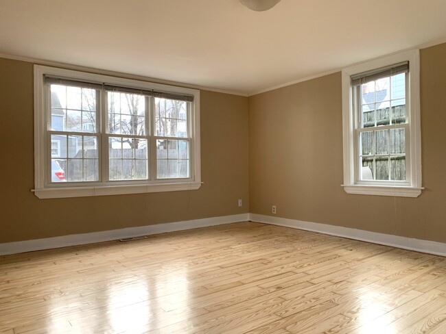 Living room - 72 Langdon St