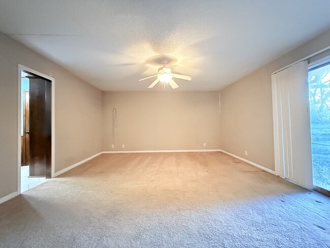 Building Photo - 1200 E Franklin St