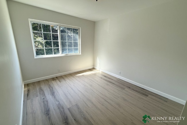 Building Photo - Spacious Remodeled 3 BD/2 BA Home, 2 Bonus Rooms & Large Backyard
