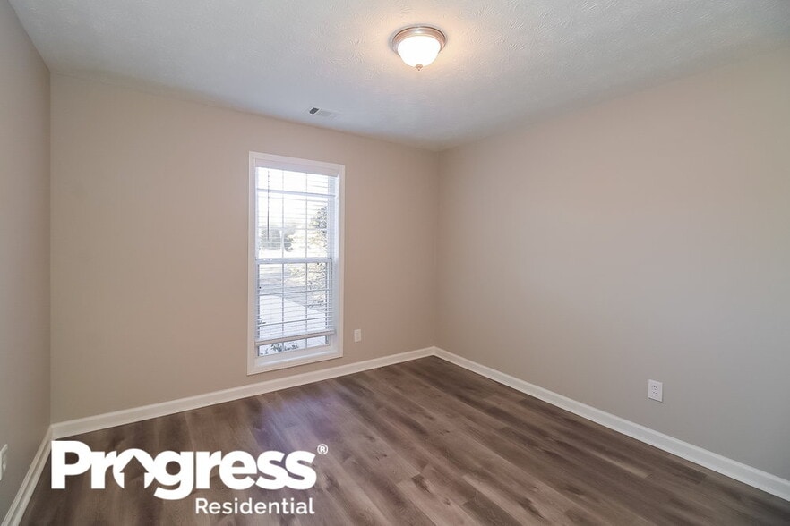 Building Photo - 1530 Range Heights Terrace