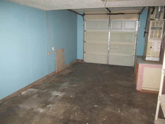 Building Photo - 721 N Bristow Ave