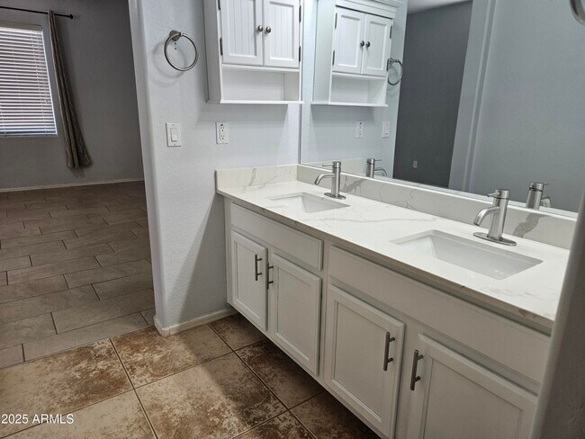 Building Photo - 42356 W Balsa Dr