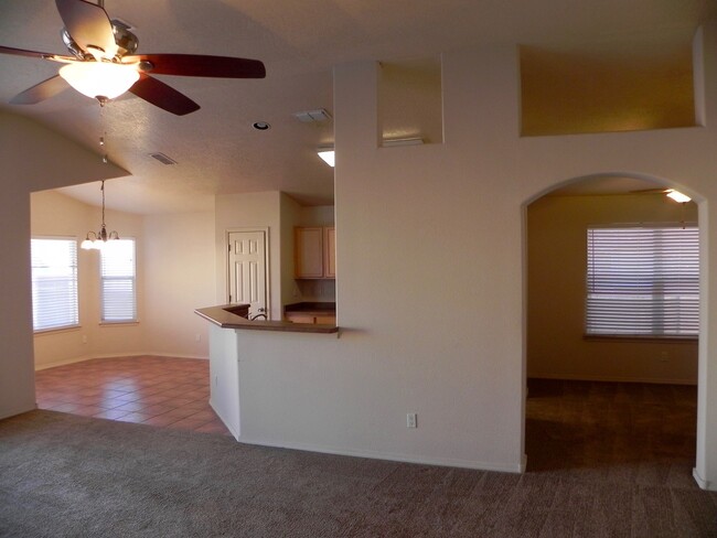 Building Photo - Great Single Story Home In Highly Desirabl...