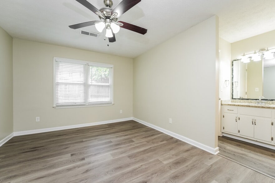 Building Photo - 1477 Cherry Hill Rd SW