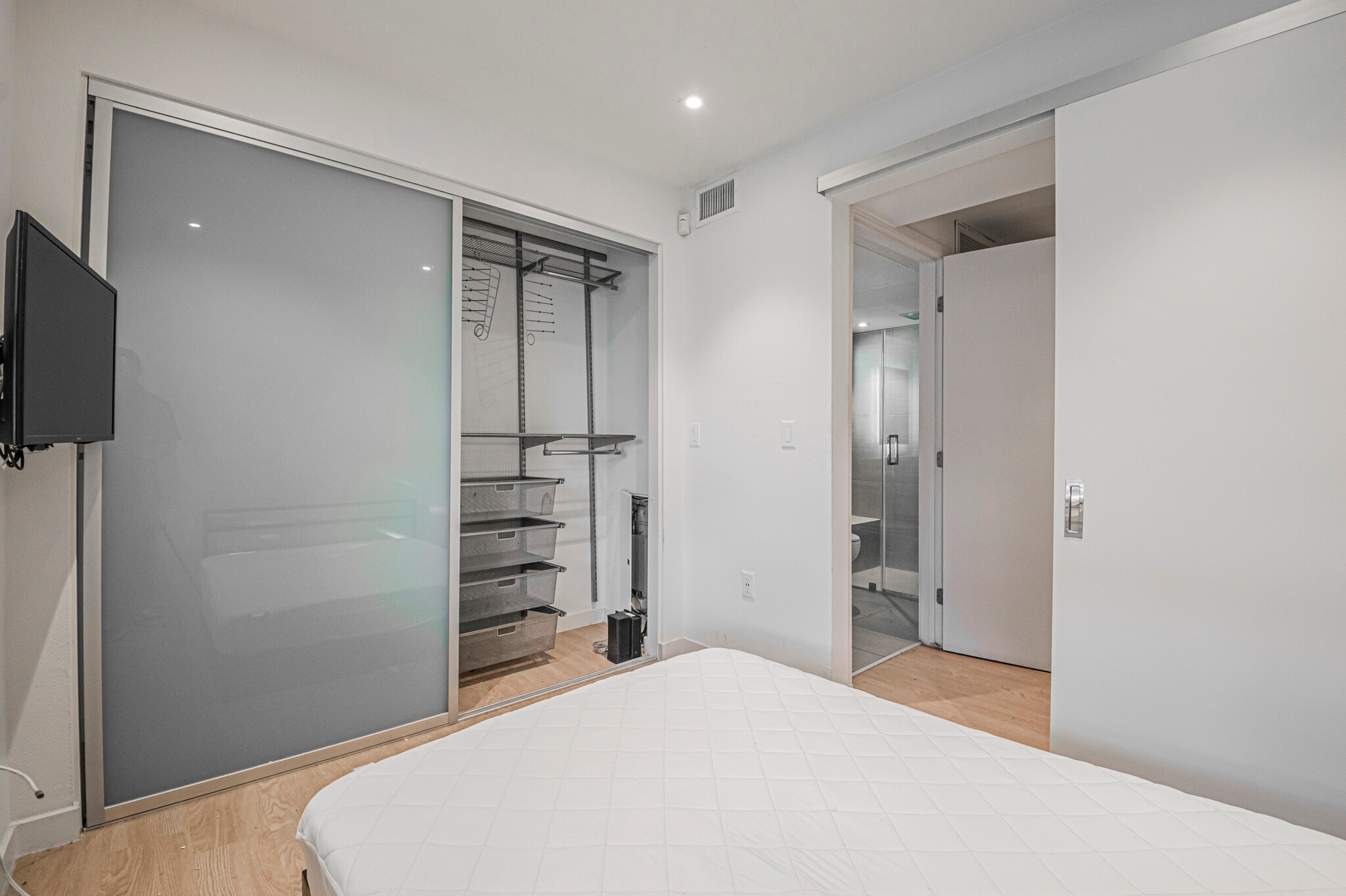 Building Photo - 5869.5B W 88th St