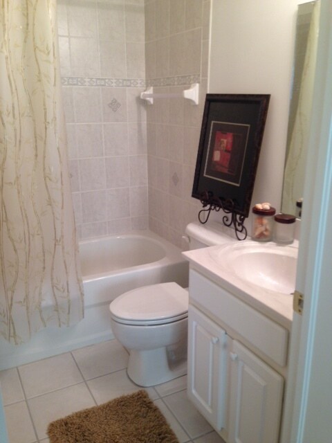 2nd bedroom bath - 8204 Pacific Beach Dr